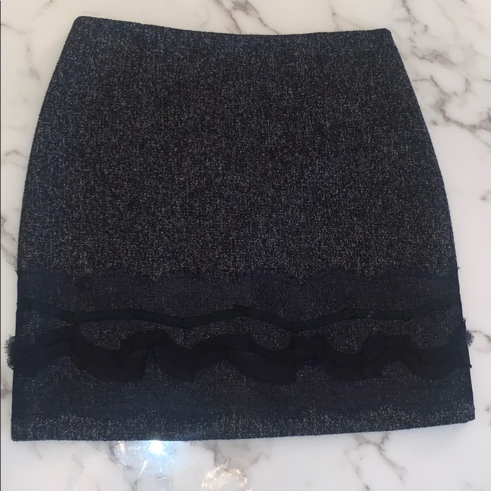 Elie Tahari mini skirt with lace trim size 4